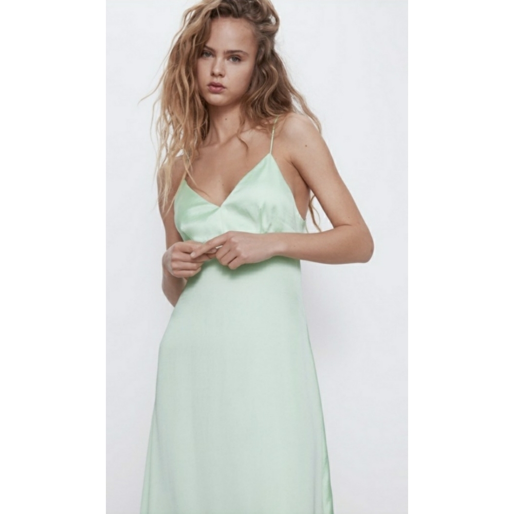 💚NWT💚 Zara Satin Effect Cut Out Dress